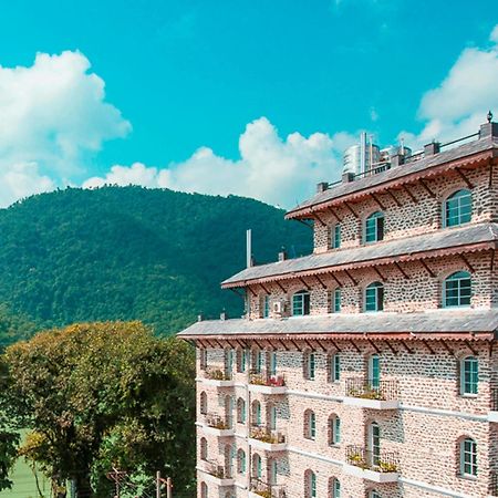 Glacier Hotel & Spa Pokhara Buitenkant foto