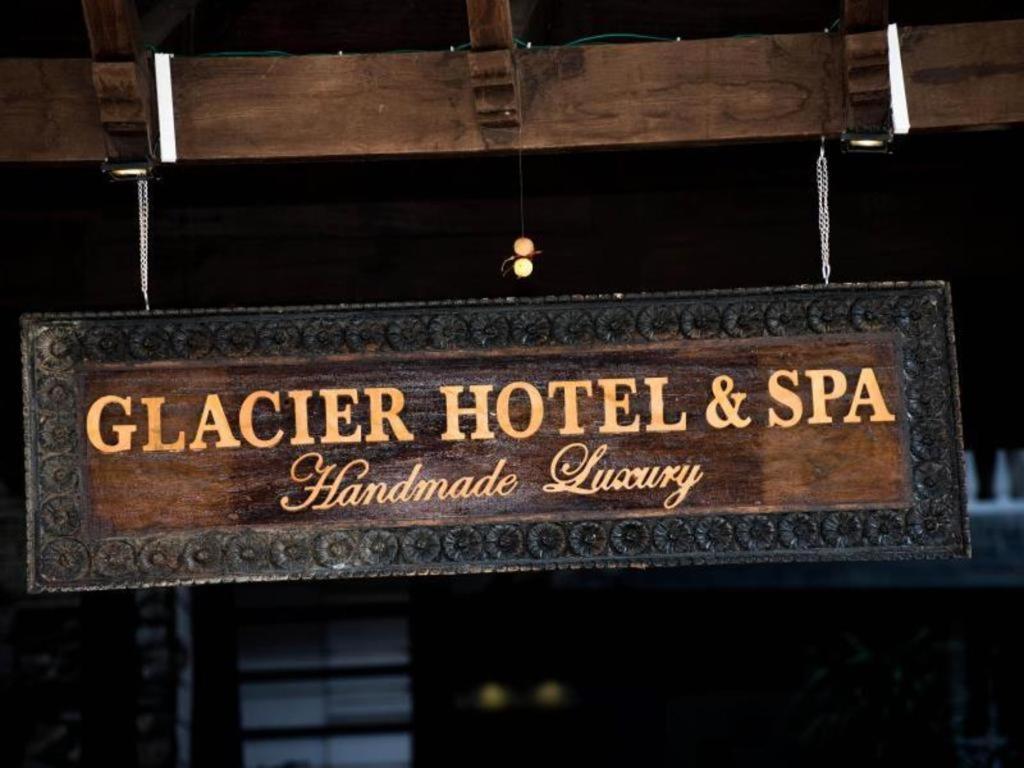 Glacier Hotel & Spa Pokhara Buitenkant foto